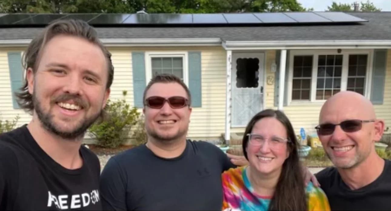 Fíor Solar homeowners standing in front of their completed Waretown NJ solar install